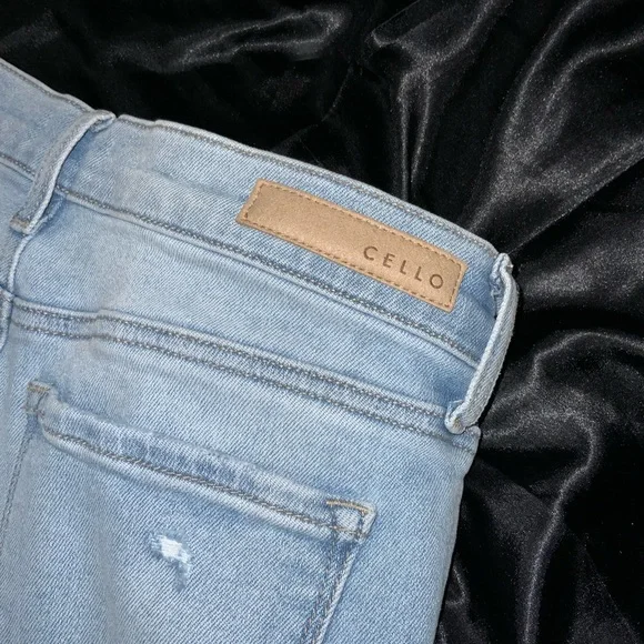 👖 CELLO Distressed Frayed Hem Straight Leg Jeans 👖 - Picture 5 of 8